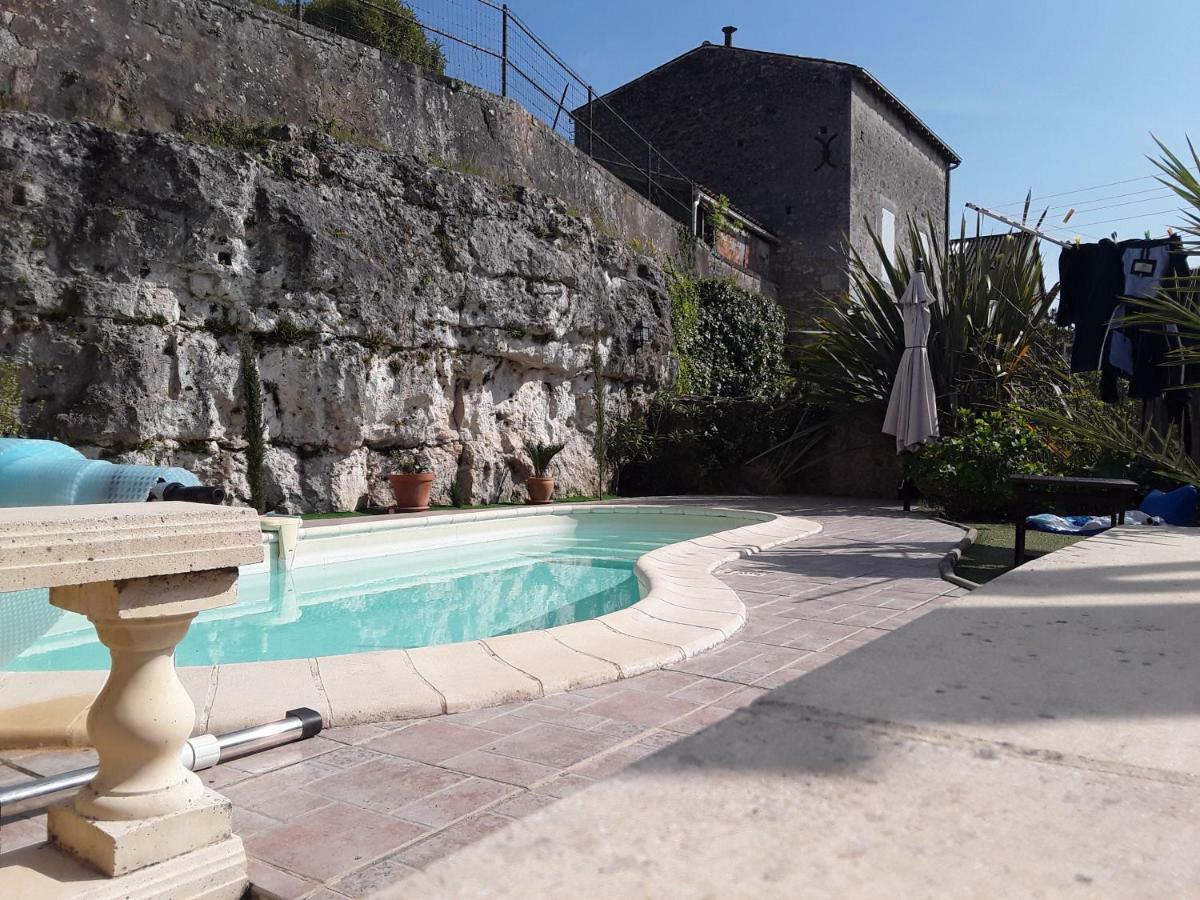 La Maison De L'Aubepin Saint-Savinien Exteriör bild